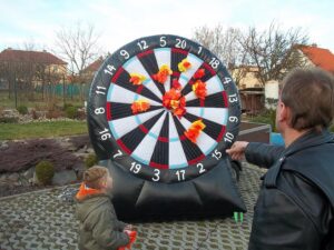 Nafukovacie šípky XXL – prenájom atrakcie